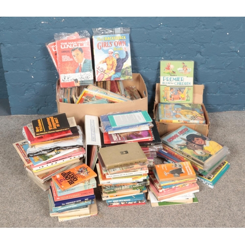 526 - Large collection of children's annuals and books