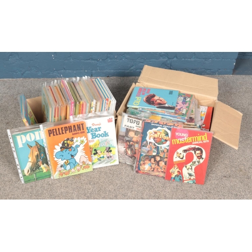 528 - 2 boxes of children's annuals and books including The Flintstones Official Annual, Pelephant Annual ... 