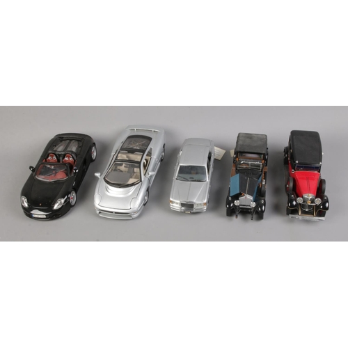 102 - A collection of diecast cars including Franklin Mint 1:24 Precision models and Maisto examples.