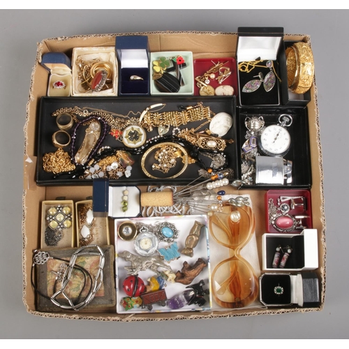 112 - A large tray of assorted costume jewellery, to include sunglasses, hatpins, earrings, gate bracelet ... 