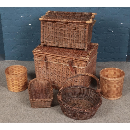 187 - A quantity of wicker baskets & hampers.