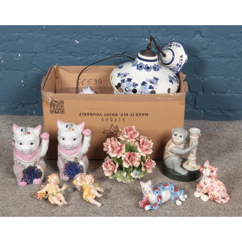 190 - A box of assorted ceramics, to include a pair of lucky cat figures, blue and white lampshade, monkey... 