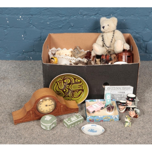 224 - A box of assorted items, to include mantle clock, Poole plate, Wedgwood trinket dishes, ephemera and... 