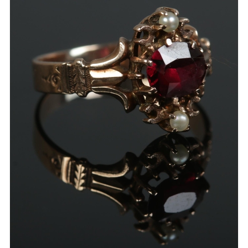 424 - A nineteenth century ring set with central garnet and pearls. Tests to 9ct Gold. Size K. Total weigh... 