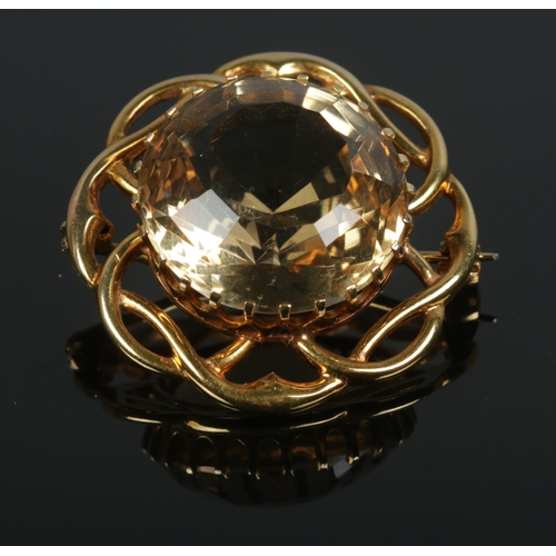 434 - A large Citrine 9ct Gold mounted brooch, assayed for Edingburgh, 1968 by Thomas Kerr Ebbutt Ltd. Tot... 