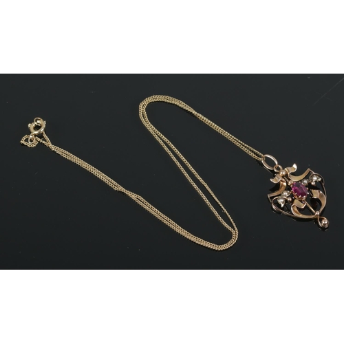 435 - An Edwardian 9ct Gold Garnet and Pearl pendant, on 9ct box link chain. Total weight: 3.8g.