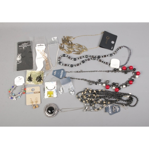 81 - A quantity of new costume jewellery, all with tags, including necklaces, earrings, anklets, etc.