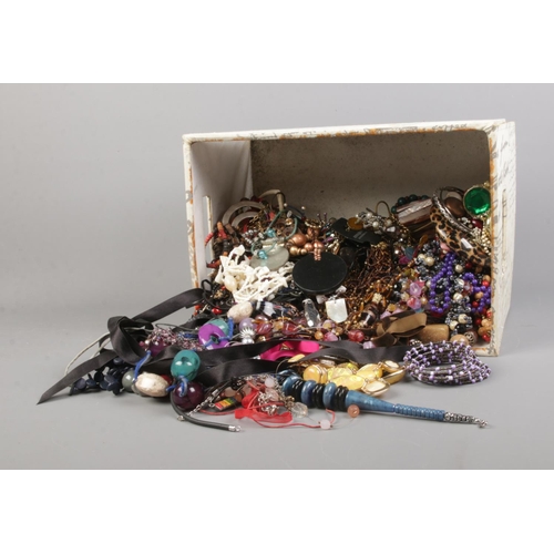 88 - A large collection of assorted costume jewellery to include necklaces, bracelets, etc.