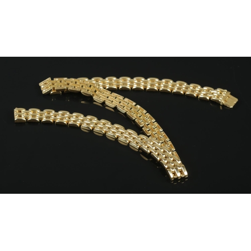 120 - An 18ct gold panther link collar necklace. Length approximately 43cm. 107.71g. Stamped 750 to clasp.