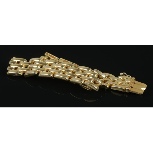 121 - An 18ct gold panther link bracelet. Length approximately 18.5cm. 48.18g. Stamped 750 to clasp.