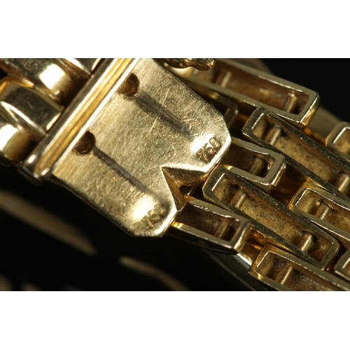 121 - An 18ct gold panther link bracelet. Length approximately 18.5cm. 48.18g. Stamped 750 to clasp.