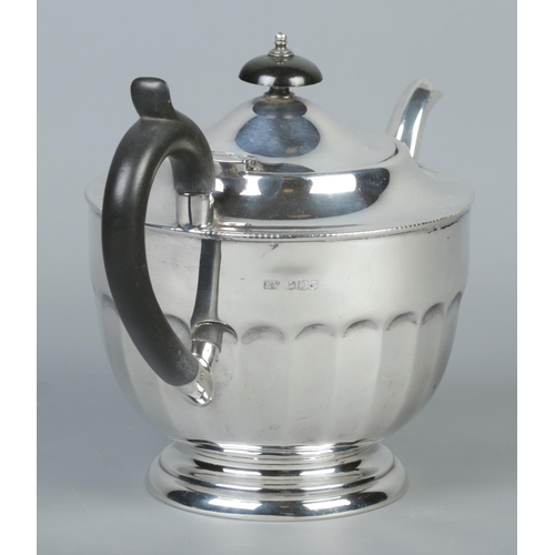 46 - A George V silver teapot with ebonised handle and finial. Assayed Sheffield 1933 by Viner's Ltd (Emi... 