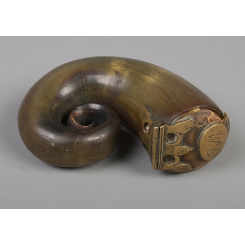 72 - A large early 19th century Scottish horn snuff mull with hinged cover and brass mounts. 12.5cm x 10c... 