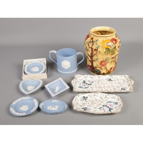 249 - A collection of assorted ceramics to include Wedgwood jasper ware, Indian Tree and Old Foley.