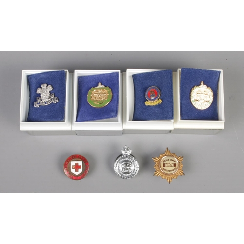 209 - A quantity of cap and lapel badges, to include 10th Royal Hussars, Masonic and Dorsetshire examples.