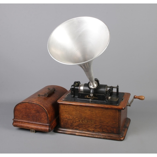 217 - An Edison Standard Phonograph with original oak case. Serial Number 468949.