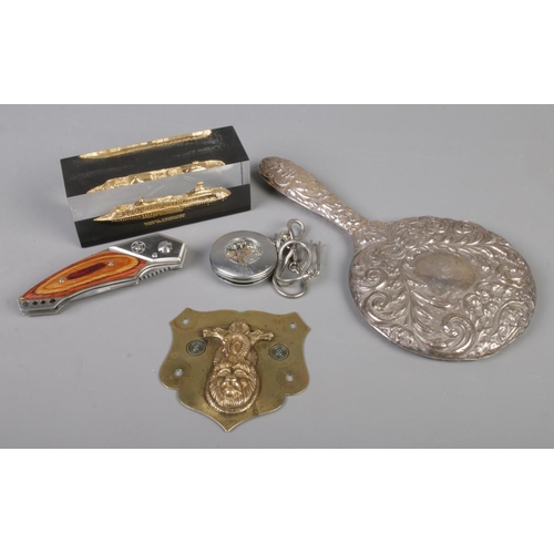 218 - A quantity of collectables. Includes decorative brass escutcheon with lion mask cover, silver hand m... 