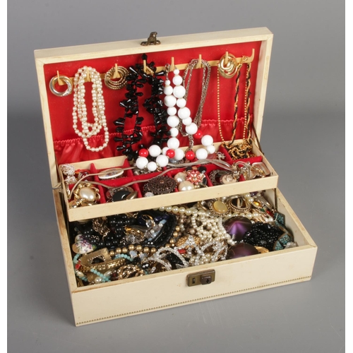 263 - A cantilever jewellery box with contents of assorted costume jewellery including necklaces, rings, b... 