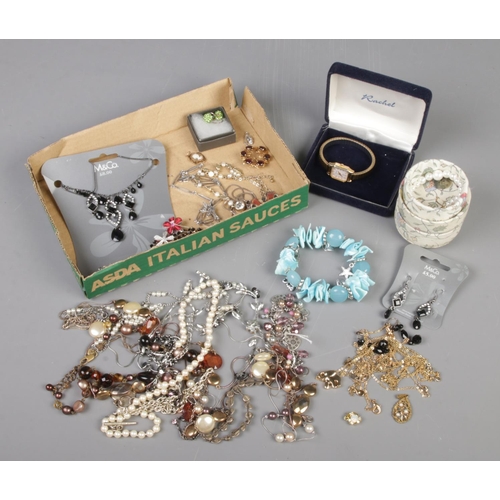 270 - A tray of costume jewellery. Includes gilt chains, Accurist quartz wristwatch, pendants, brooch etc.