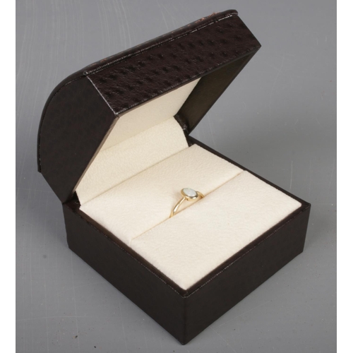 528 - A 9ct gold opal ring in Angara light up display box. Size M. 1.13g.