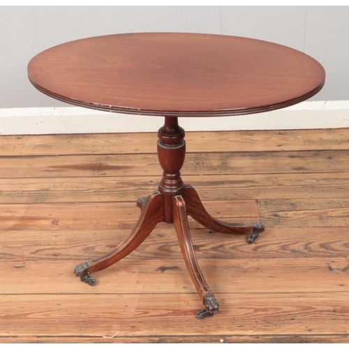 583 - A Regency style mahogany coffee table raised on castors. Approx. dimensions 67cm x 45cm.