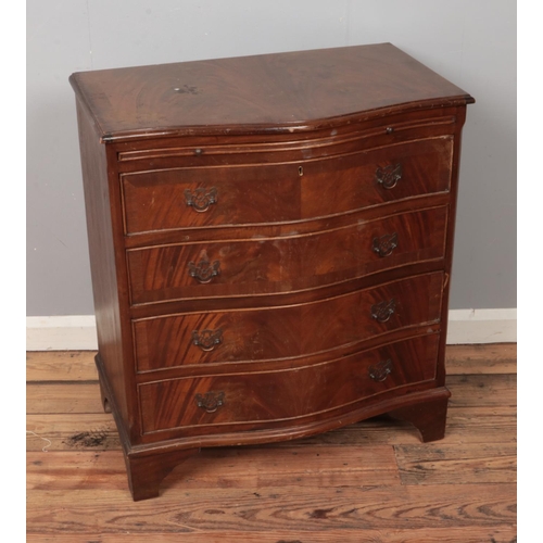 567 - Modern serpentine fronted mahogany chest of four long drawers with brushing slide.

Hx82cm
Wx73cm
Dx... 