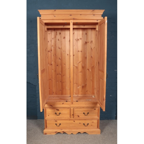 532 - Pine two door wardrobe with plinth top and two small drawers over one large drawer

Hx213cm
Wx106cm
... 