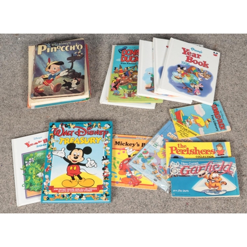 589 - A collection of mostly Disney books and annuals including several year books, Wonderful World of Kno... 