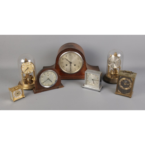 197 - A box of assorted clocks including mantle, torsion and quartz examples.