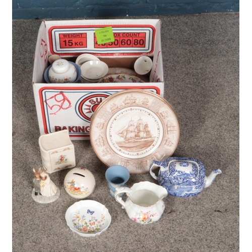 231 - A box of assorted named ceramics to include Spode Italian, Wedgwood, Aynsley, Royal Crown Derby, etc... 