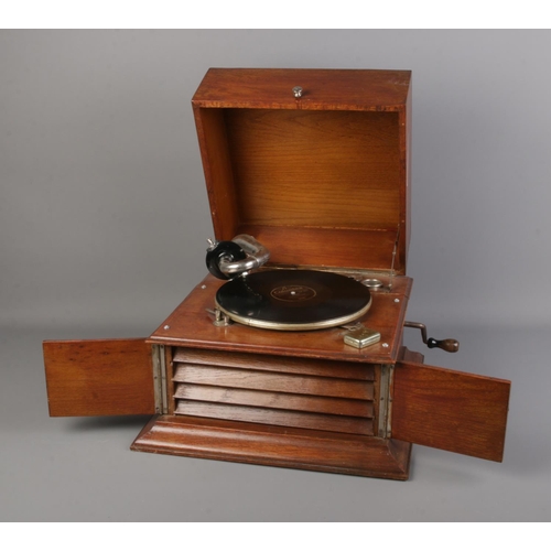 172 - An unmarked hornless gramophone featuring Golding soundbox.