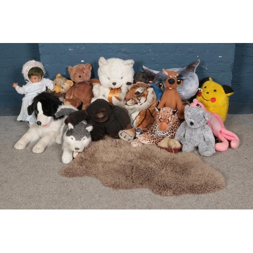 375 - A large collection of plush toys to include large tiger and sheep dog in recumbent pose,  scooby doo... 