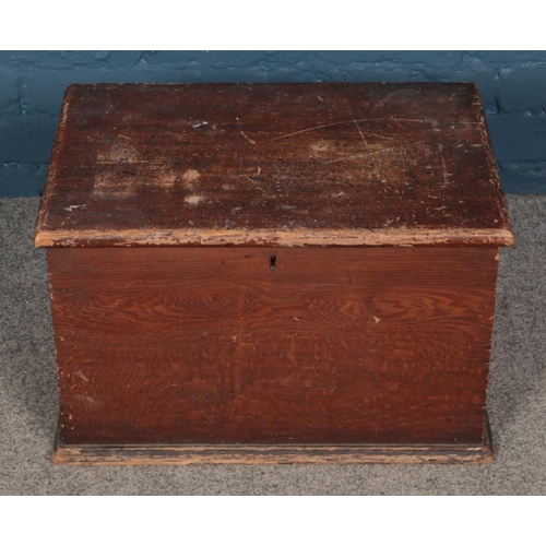 380 - A small pine blanket chest. Approx. dimensions 56cm x 38cm x 34cm.