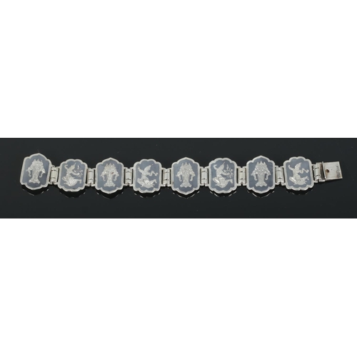 457 - A silver niello bracelet. Total weight: 31g.