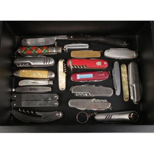 99 - A case containing an assortment of pocket and multi tool knives. To include silver bladed, Rostfrei ... 