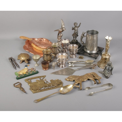 251 - A collection of metalwares to include brass turtle, miniature wine bucket, copper dustpan and brush ... 