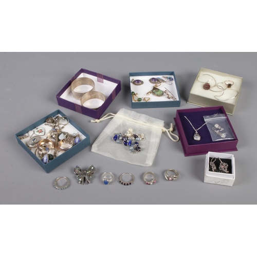 288 - Large amount of silver and yellow and white metal jewellery including silver and moonstone suite, si... 