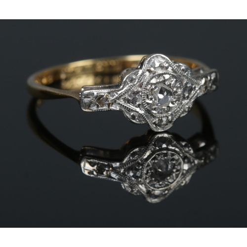 301 - An Art Deco 18ct Gold and rose cut Diamond ring. Size M. Total weight: 1.9g.