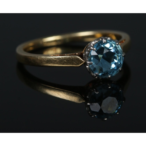 304 - An antique 18ct Gold Aquamarine solitaire ring. Diameter of stone: 6mm. Size M. Total weight: 2.5g.