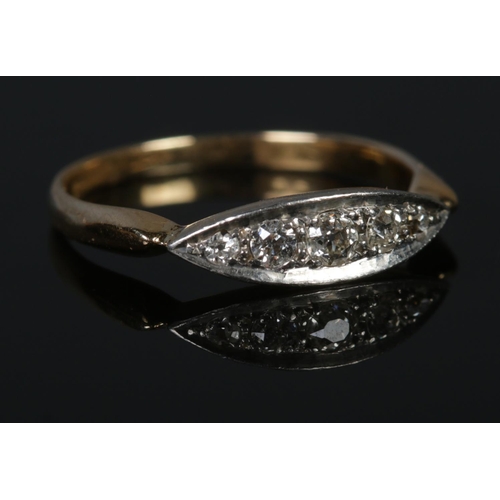 307 - An 18ct Gold and five stone diamond ring, in boat setting. Size L½. Total weight: 2.1g