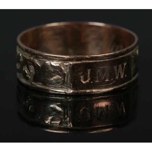 309 - An antique 9ct Gold leaf scroll band, with initials JMW to outer and 'Mary' to the interior of the b... 