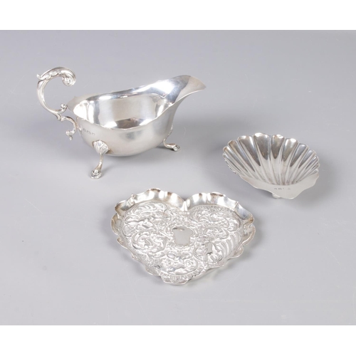 377 - A collection of silver to include sauce boat and two bon bon trays. Hallmarks various, total weight ... 