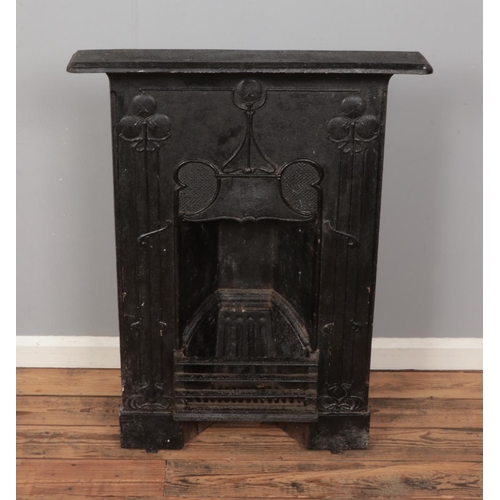 196 - Cast iron fireplace with grill 

99x77cm