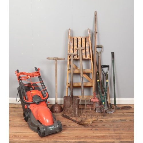 213 - A quantity of assorted garden tools, together with a Flymo Easimo electric lawnmower.