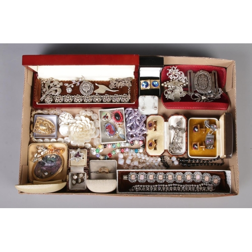 92 - A tray of costume jewellery, including shield brooch, paste set necklace, marcasite brooches and cuf... 