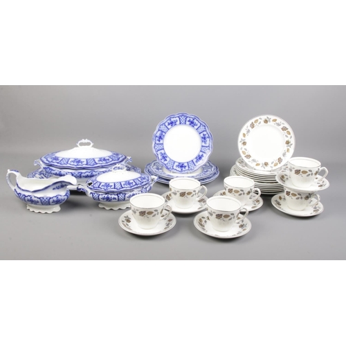 200 - A Victorian part dinner service; Grindley Melbourne, together with an Alfred Meakin Springwood part ... 