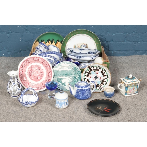 171 - A box of assorted ceramics and glassware, to include blue and white examples, Masons Vista, Alfred M... 