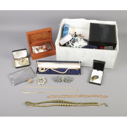 175 - A box of assorted costume jewellery including necklaces, earrings, rings, etc.