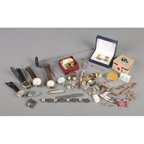 369 - A collection of jewellery and collectables. Includes silver toothpick, costume jewellery brooches, c... 