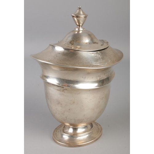 407 - An Edwardian silver tea caddy inscribed 'Malo Mori Quam Fiedari'. Assayed London 1905. 292g.